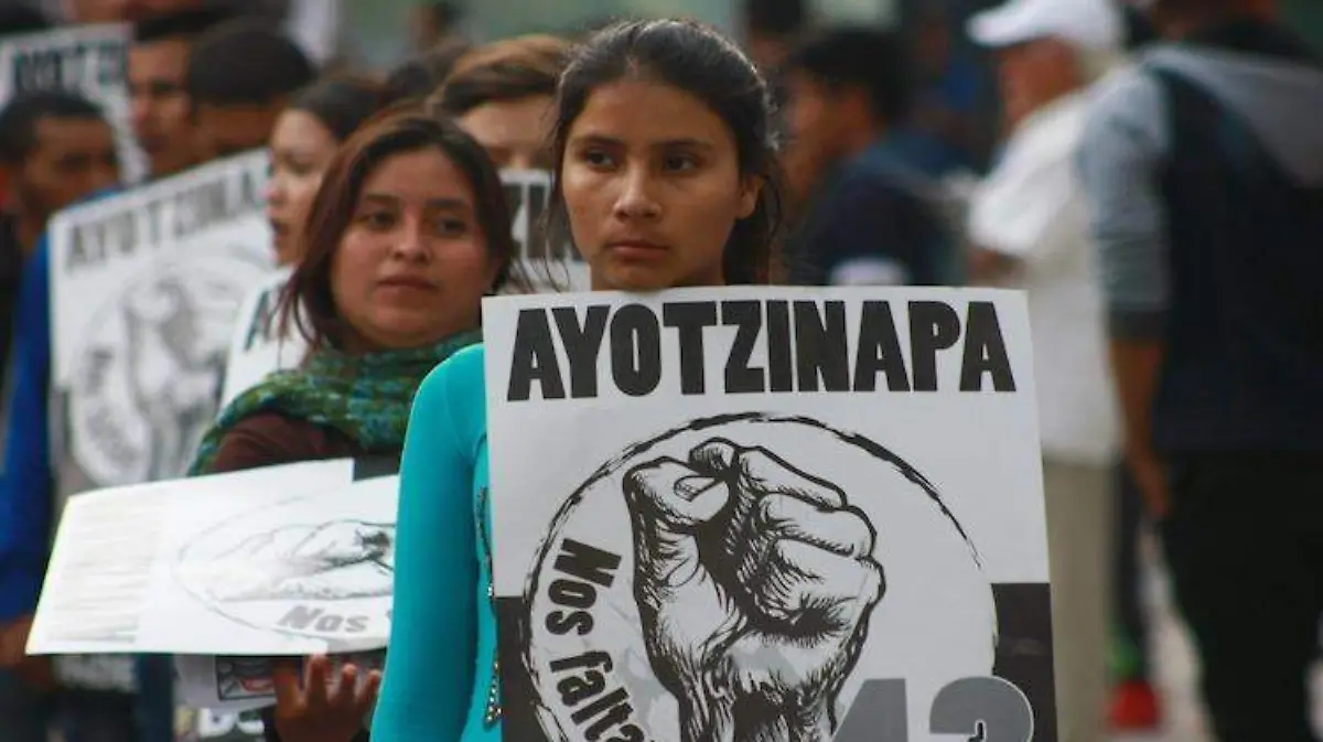 Ordenan a FGR entregar informe de EU sobre caso Ayotzinapa